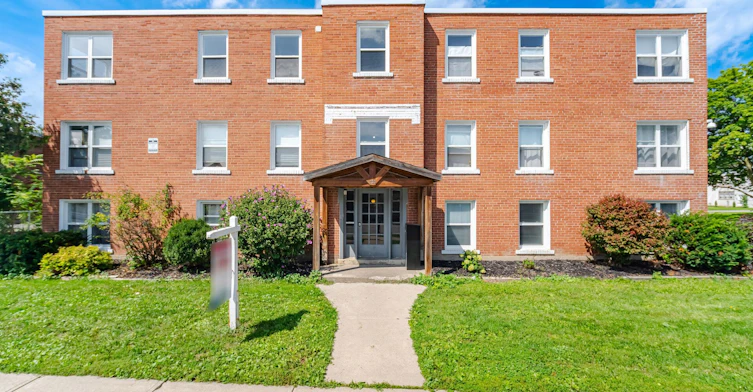 1-133 North Service Road E, Oakville, ON, L6H 1A3