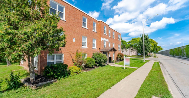1-133 North Service Road E, Oakville, ON, L6H 1A3 - 2