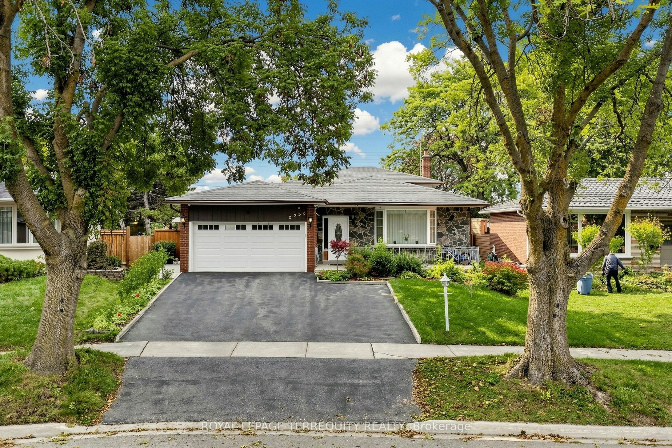 3253 Ibbetson Crescent, Mississauga, ON, L5C 1Z1