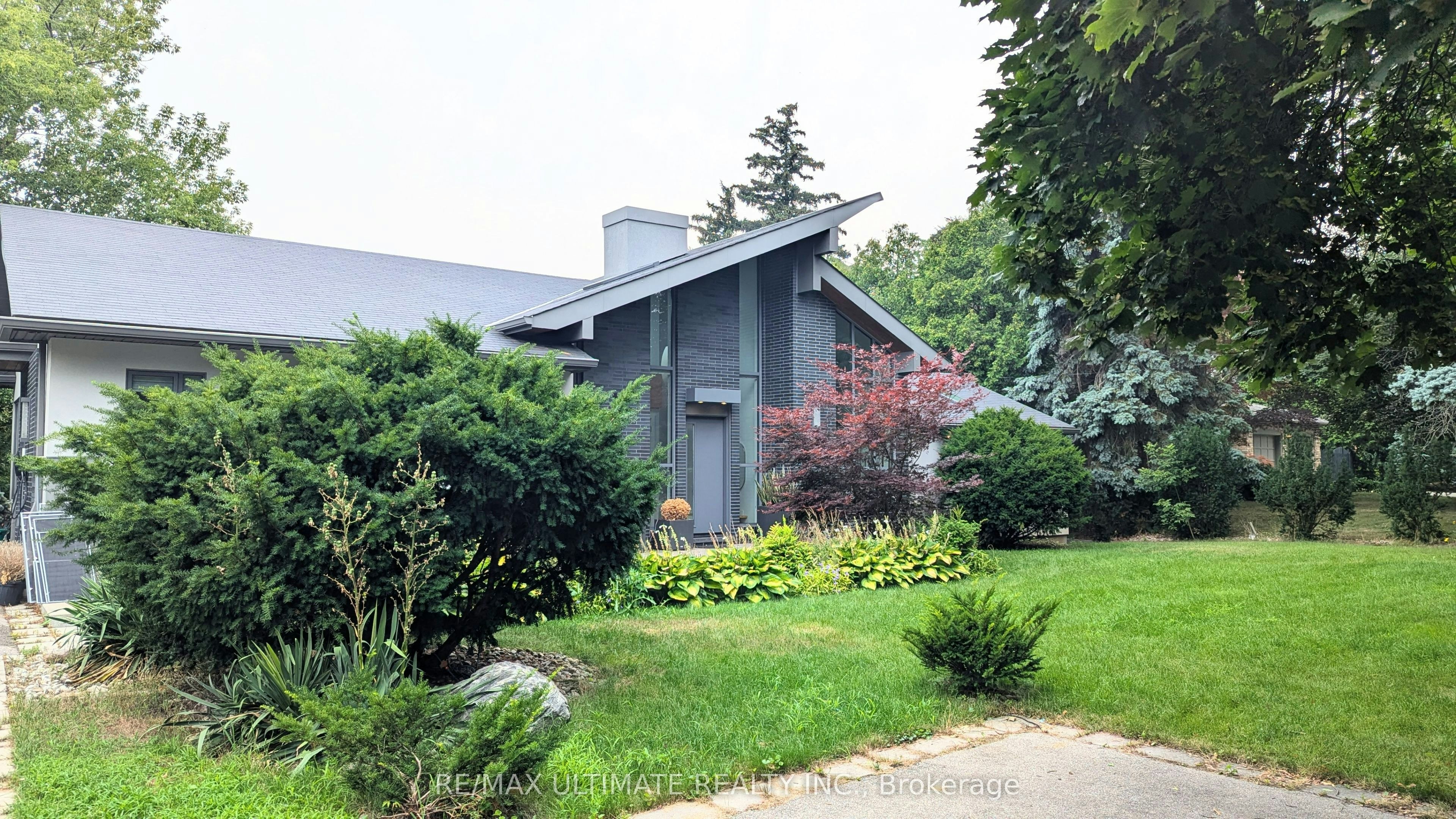 Lower-1101 Lakeshore Road W, Oakville, ON, L6L 1E7