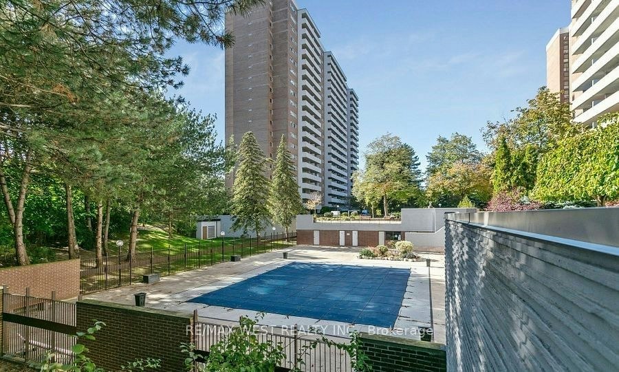 802-250 Scarlett Road, Toronto, ON, M6N 4X5 - 5