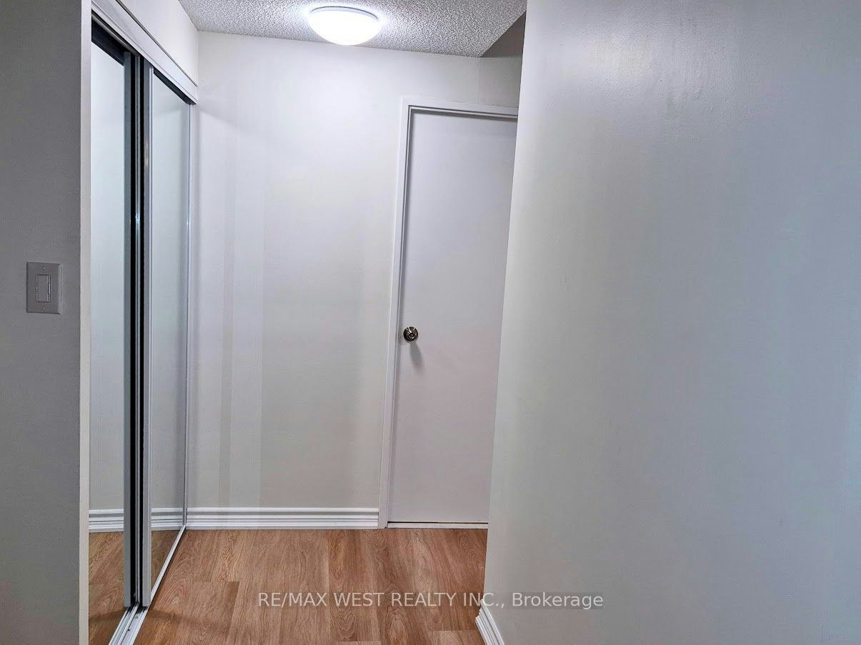 802-250 Scarlett Road, Toronto, ON, M6N 4X5 - 12