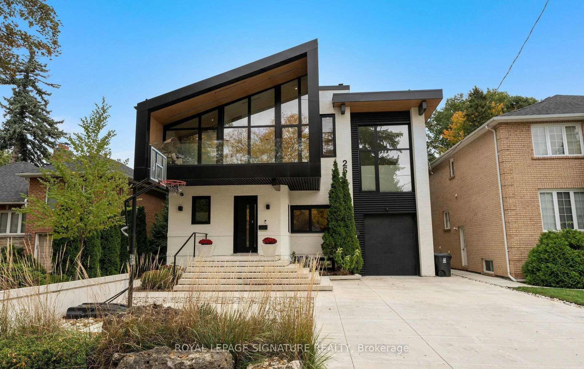 25 Eagle Road, Toronto, ON, M8Z 4H4