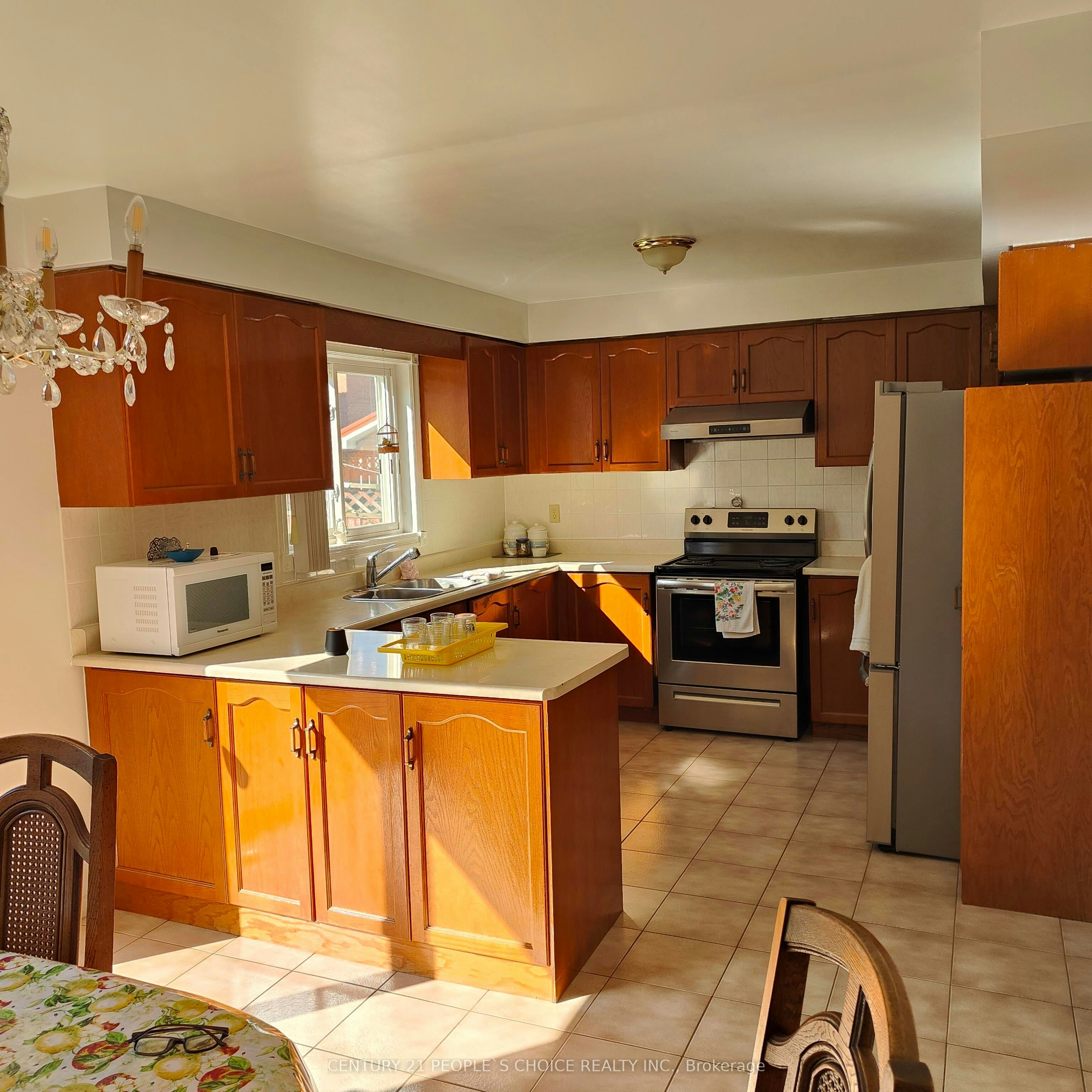 29 Kingsplate Crescent, Toronto, ON, M9W 6X5 - 4