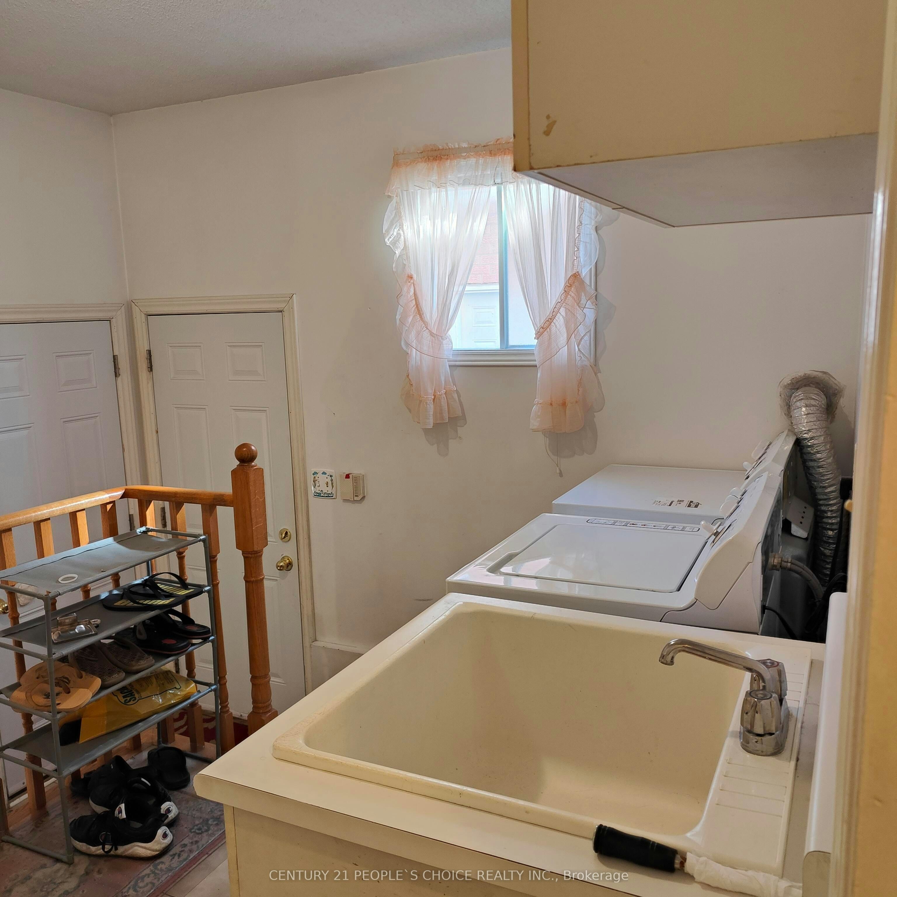 29 Kingsplate Crescent, Toronto, ON, M9W 6X5 - 5