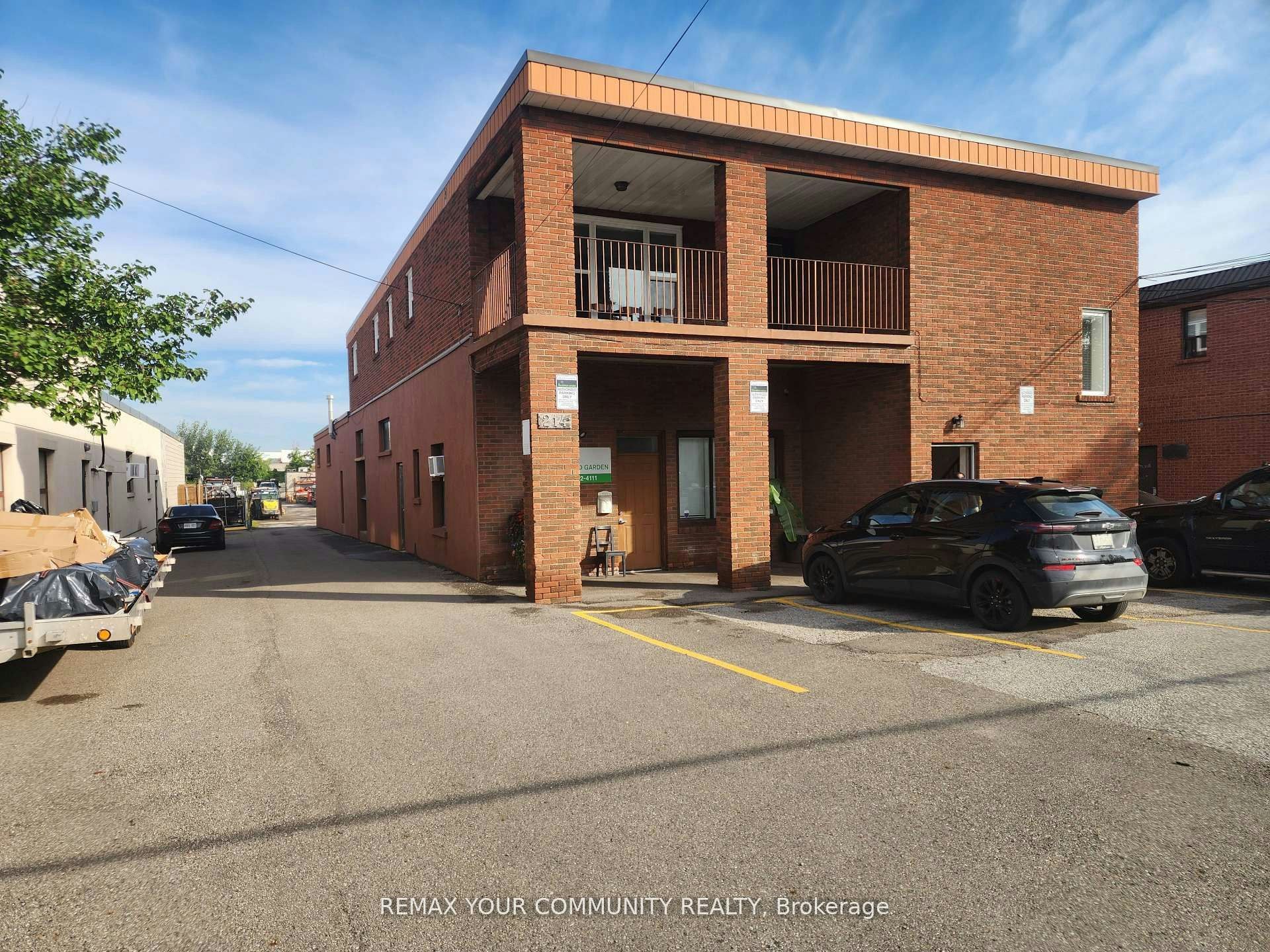 Upper-214 Pellatt Avenue, Toronto, ON, M9N 2P6