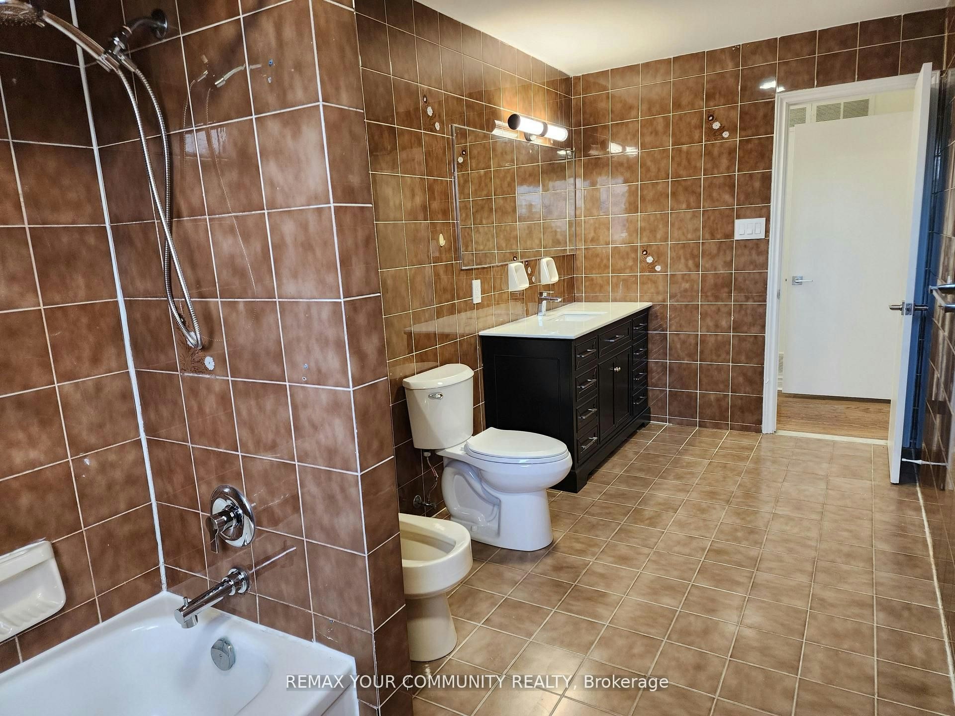 Upper-214 Pellatt Avenue, Toronto, ON, M9N 2P6 - 13