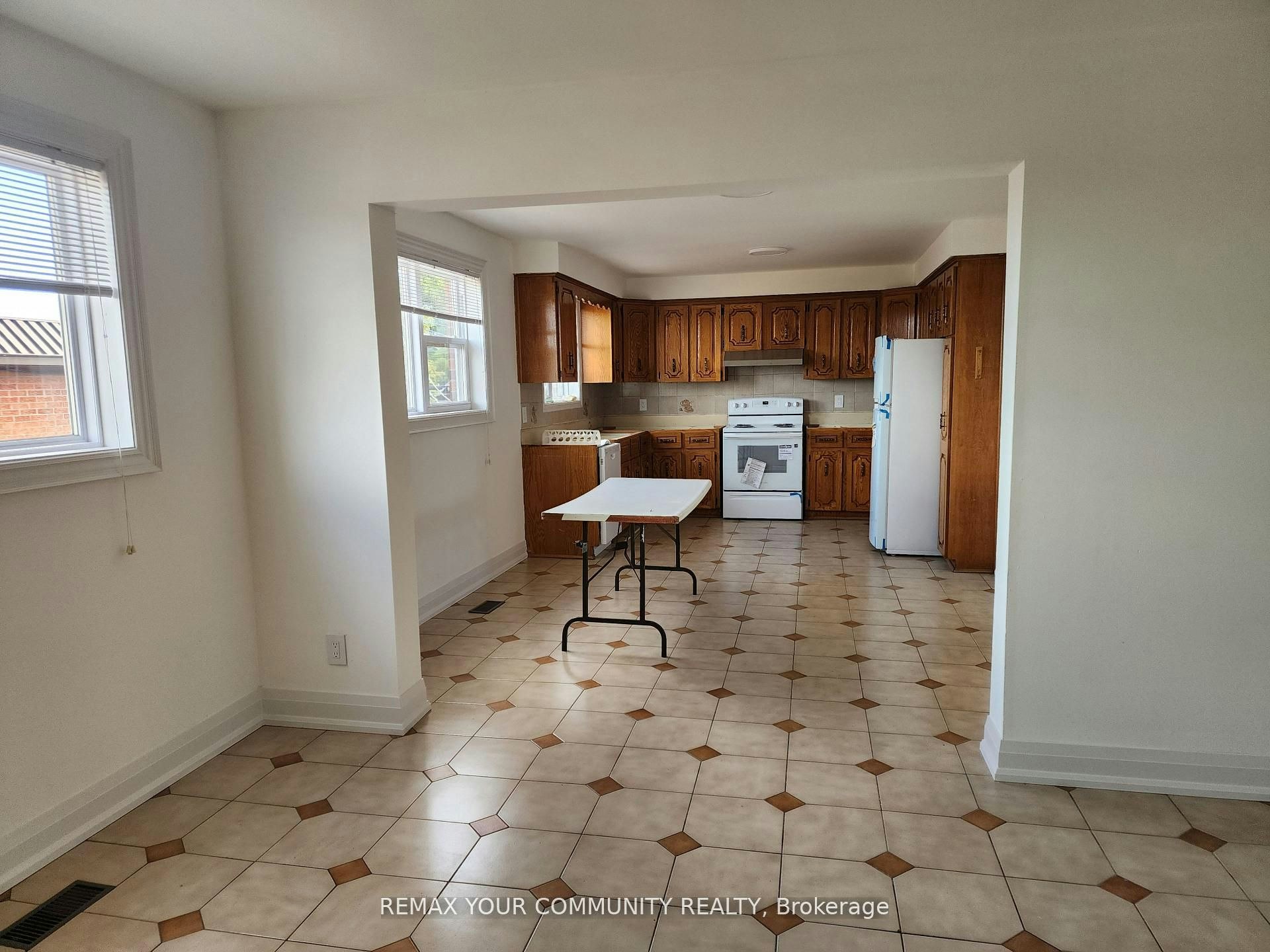 Upper-214 Pellatt Avenue, Toronto, ON, M9N 2P6 - 10