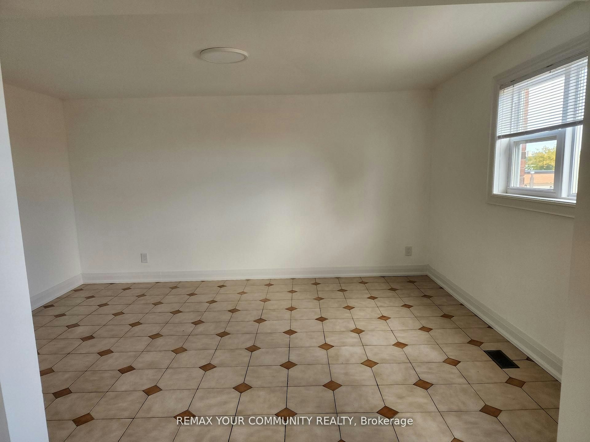 Upper-214 Pellatt Avenue, Toronto, ON, M9N 2P6 - 9