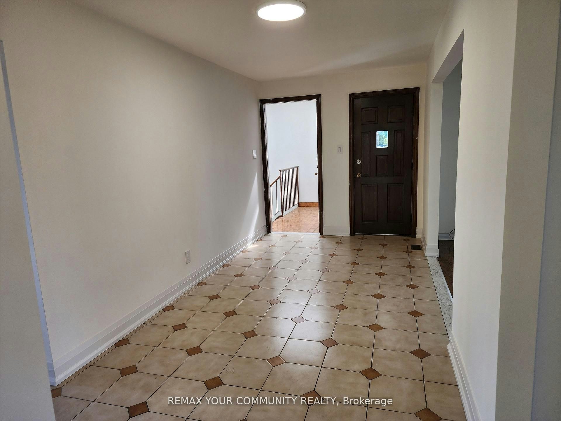 Upper-214 Pellatt Avenue, Toronto, ON, M9N 2P6 - 2
