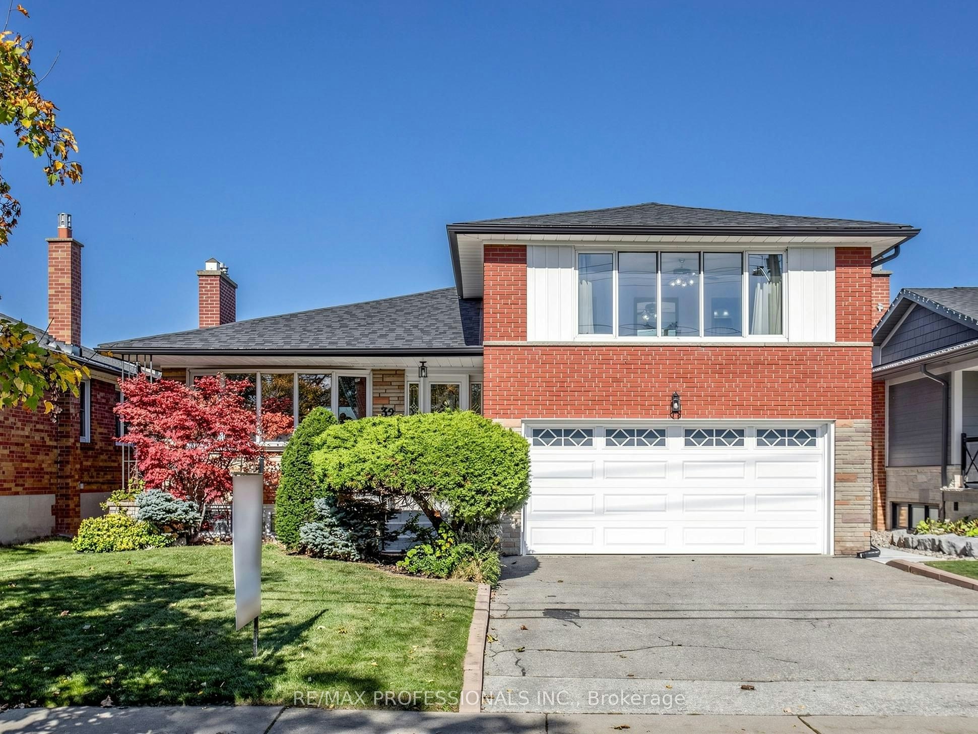 32 Summitcrest Drive, Toronto, ON, M9P 1H2