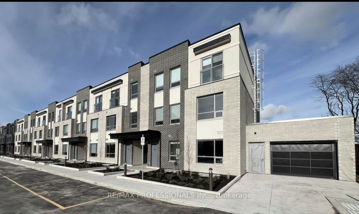 131-62 Dixfield Drive, Toronto, ON, M9C 3W1
