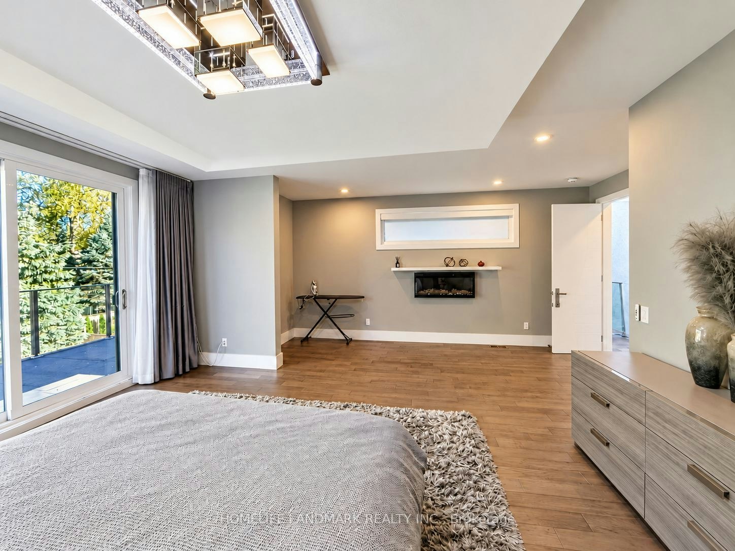 15 Wenonah Drive, Mississauga, ON, L5G 3V9 - 15