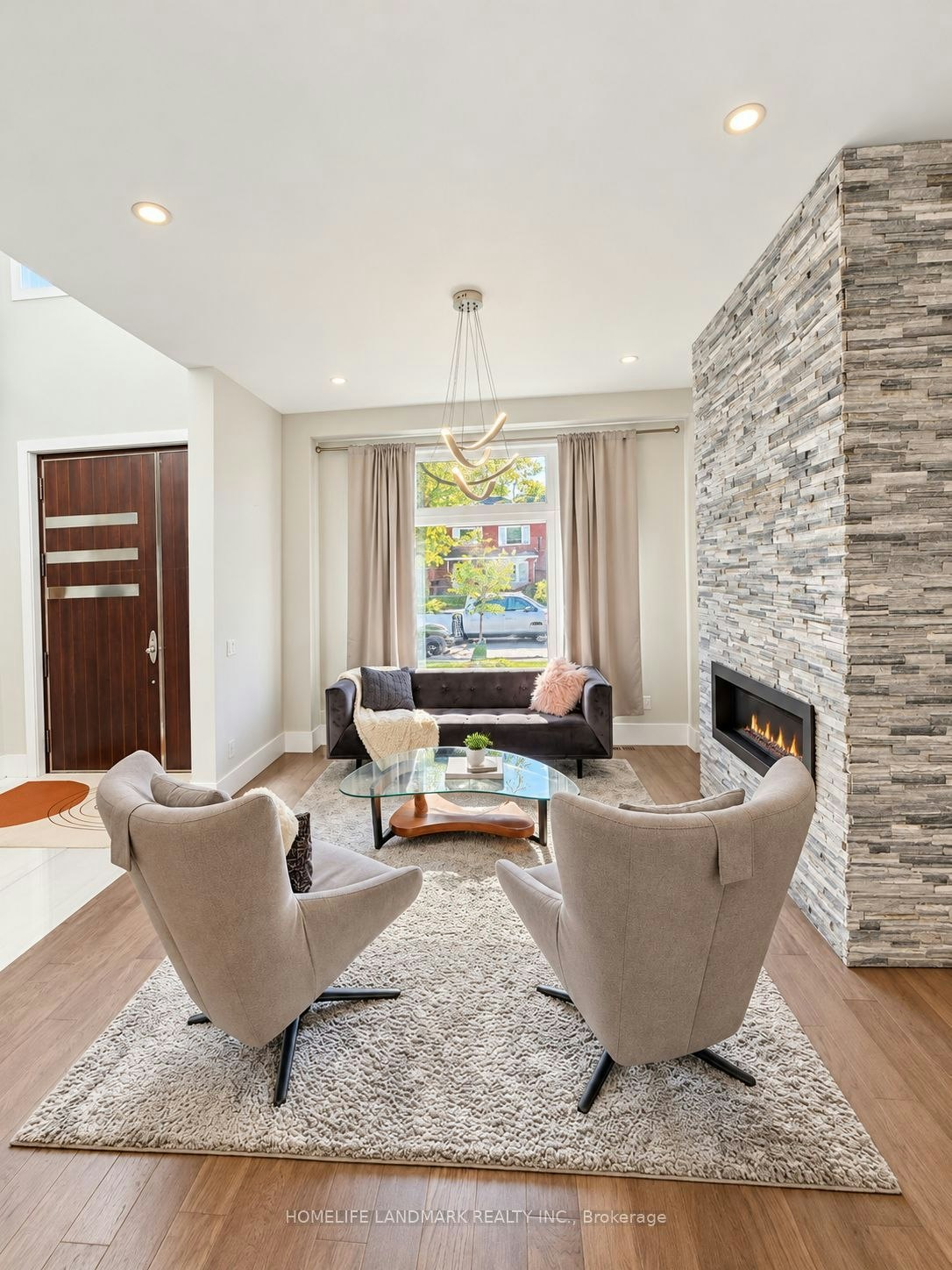15 Wenonah Drive, Mississauga, ON, L5G 3V9 - 3