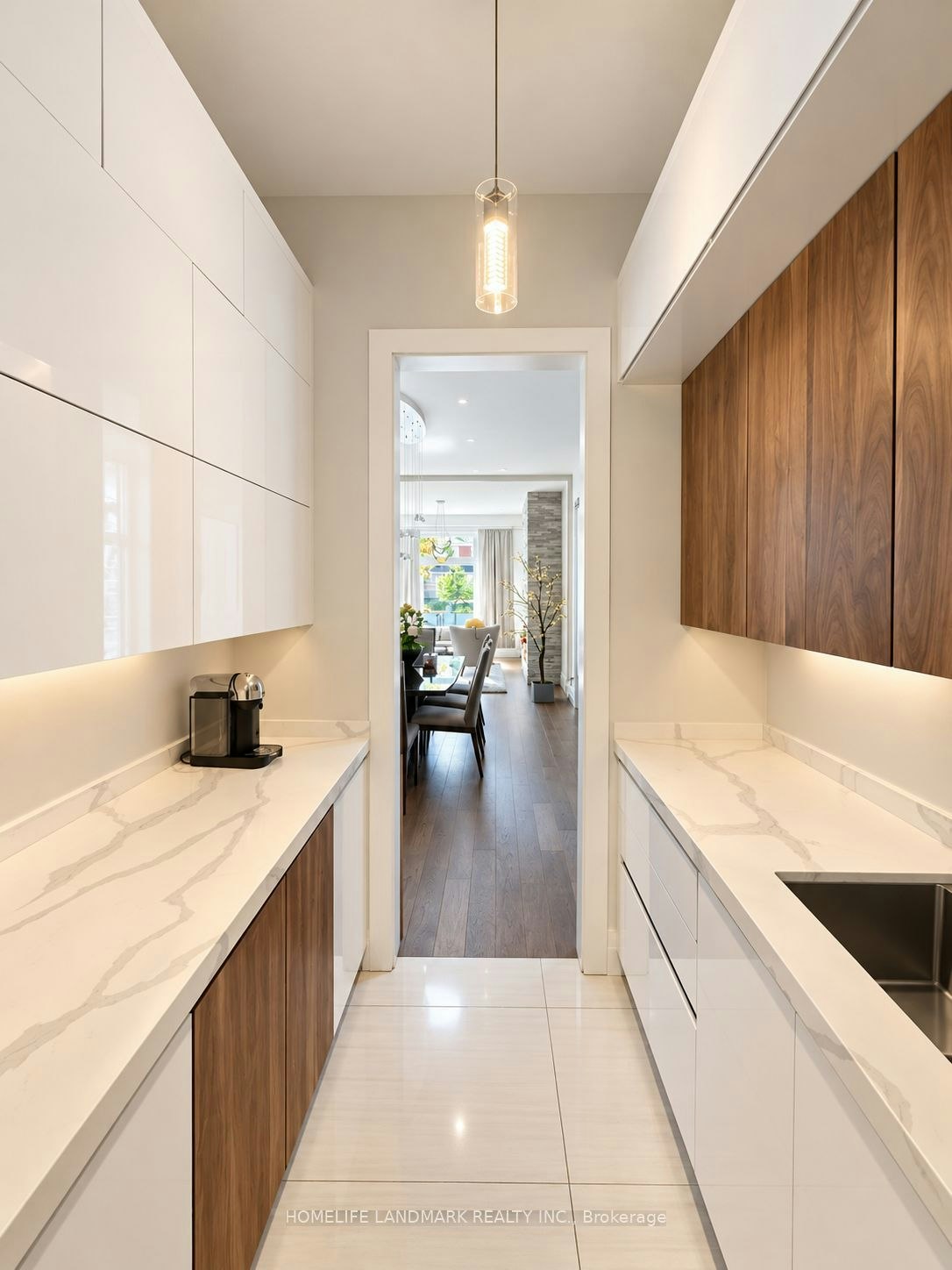 15 Wenonah Drive, Mississauga, ON, L5G 3V9 - 9