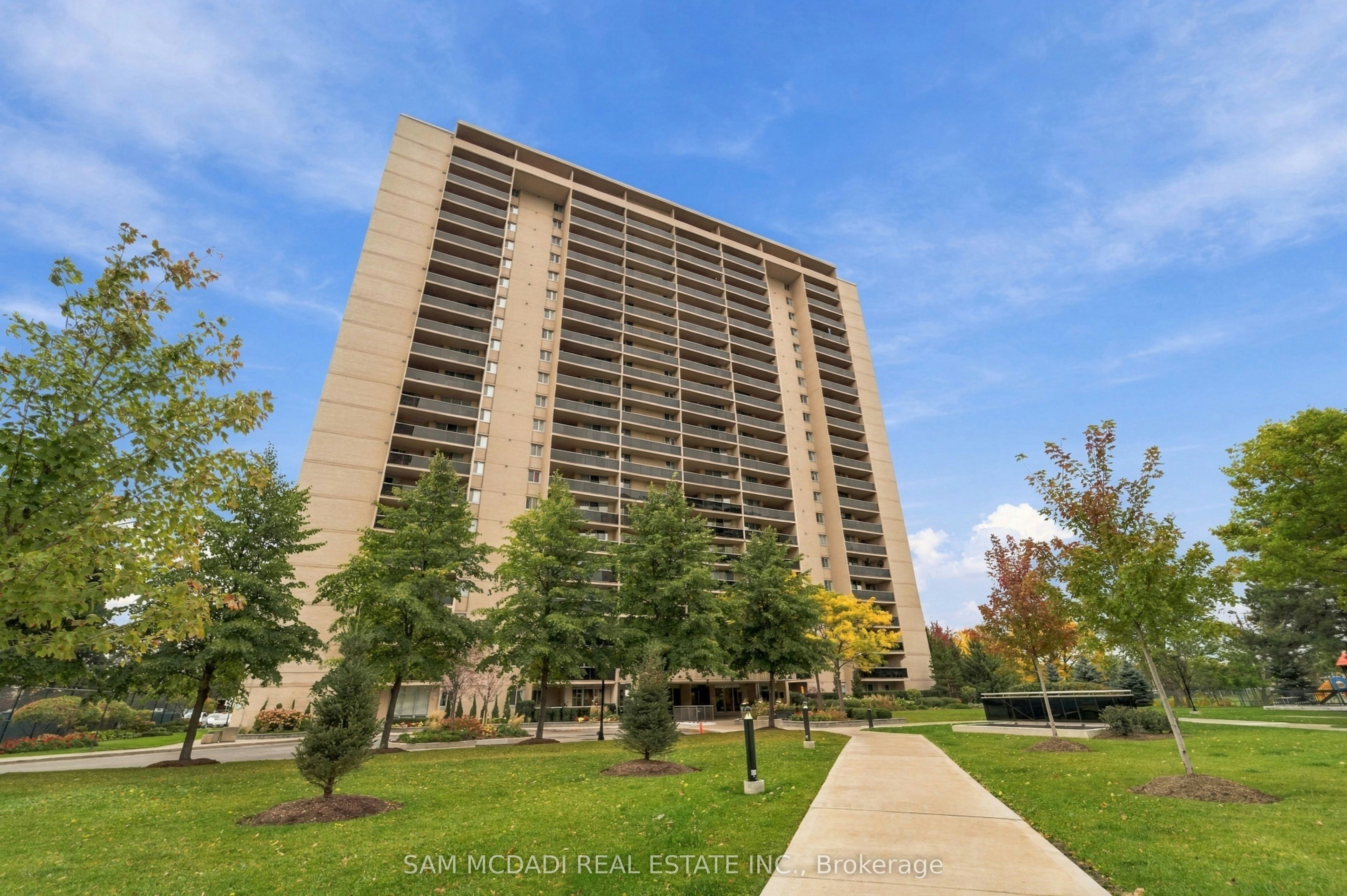 206-812 Burnhamthorpe Road, Toronto, ON, M9C 4W1