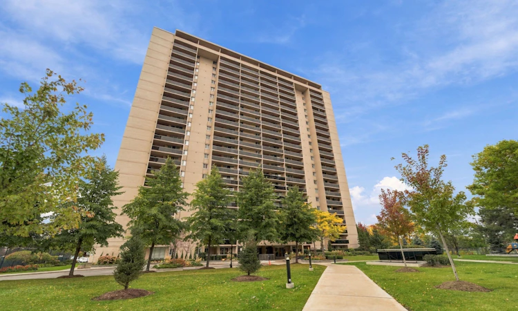 206-812 Burnhamthorpe Road