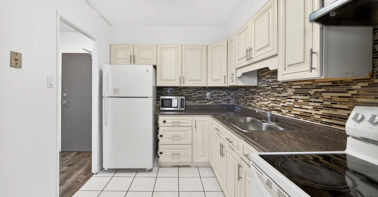 902-3390 Weston Road, Toronto, ON, M9M 2X3 - 14
