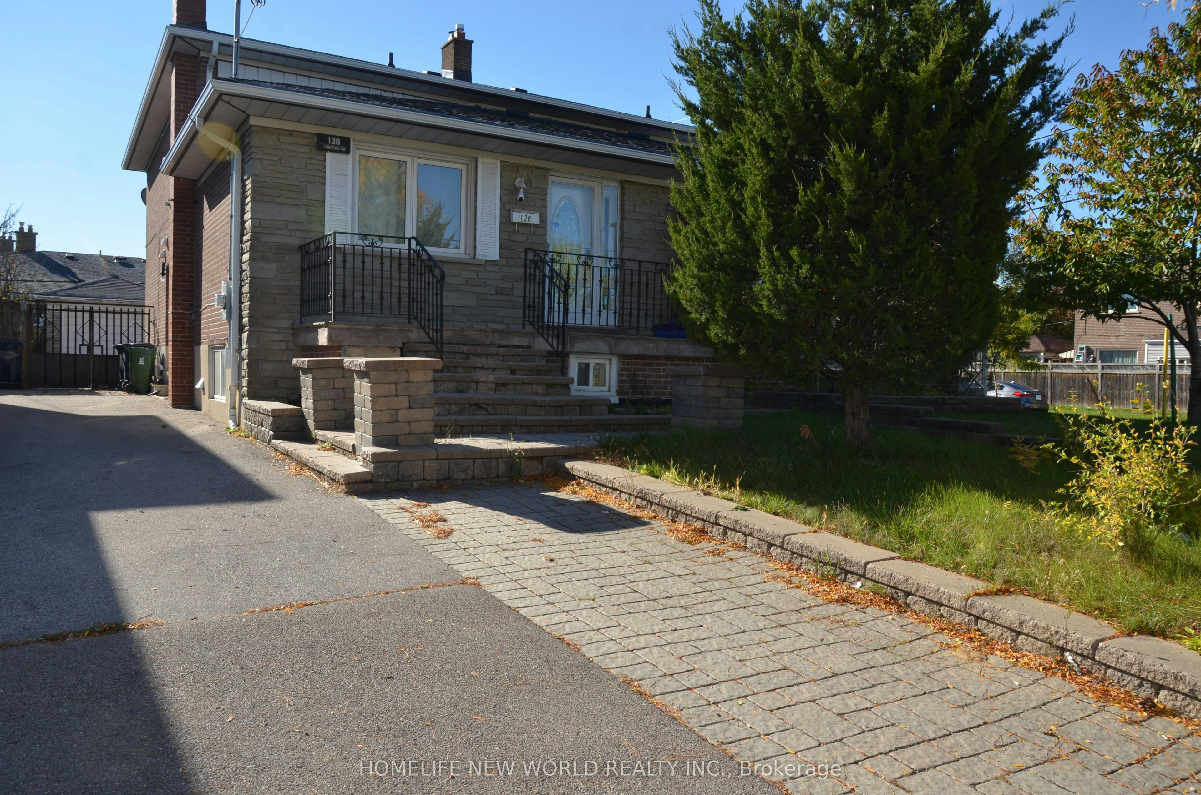 138 Lindylou Road, Toronto, ON, M9M 2B6