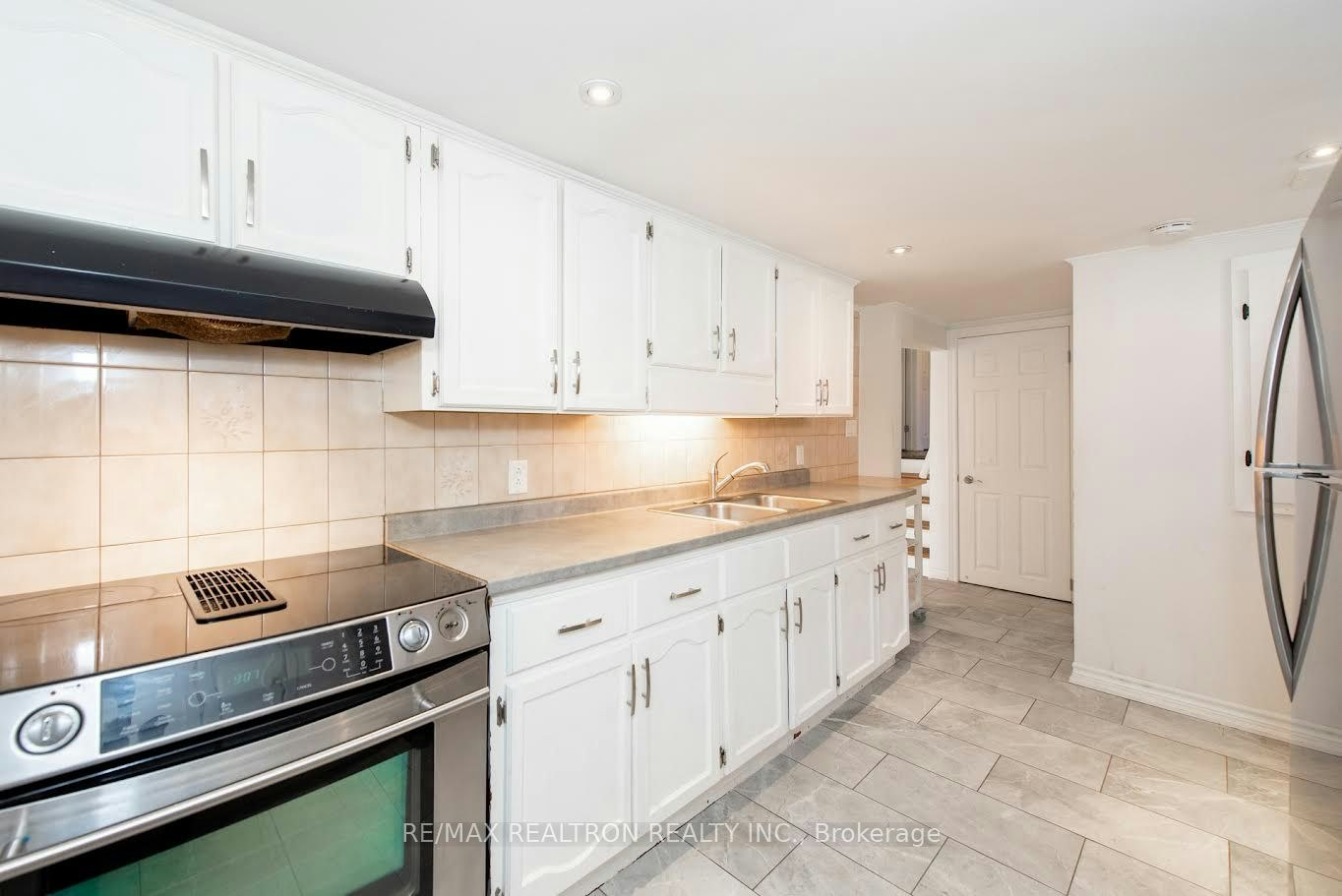 60 Northwood Drive, Brampton, ON, L6X 2L2 - 2