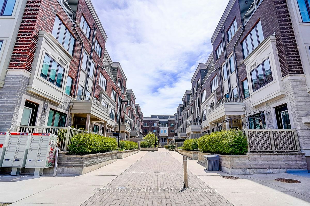 18-85 Eastwood Park Gardens, Toronto, ON, M8W 0B9 - 2