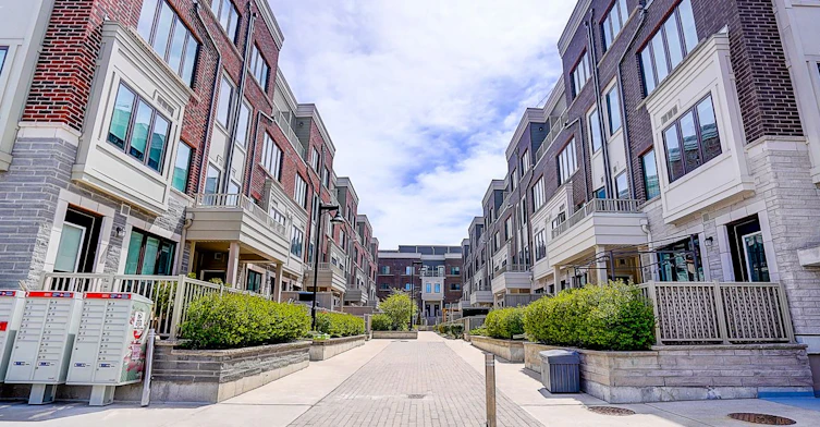 18-85 Eastwood Park Gardens, Toronto, ON, M8W 0B9 - 2