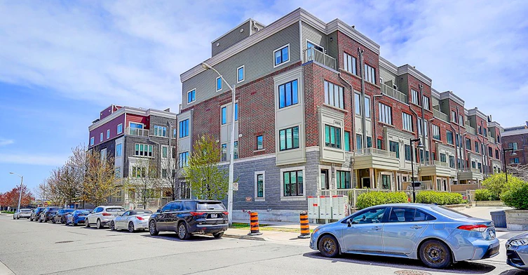 18-85 Eastwood Park Gardens, Toronto, ON, M8W 0B9
