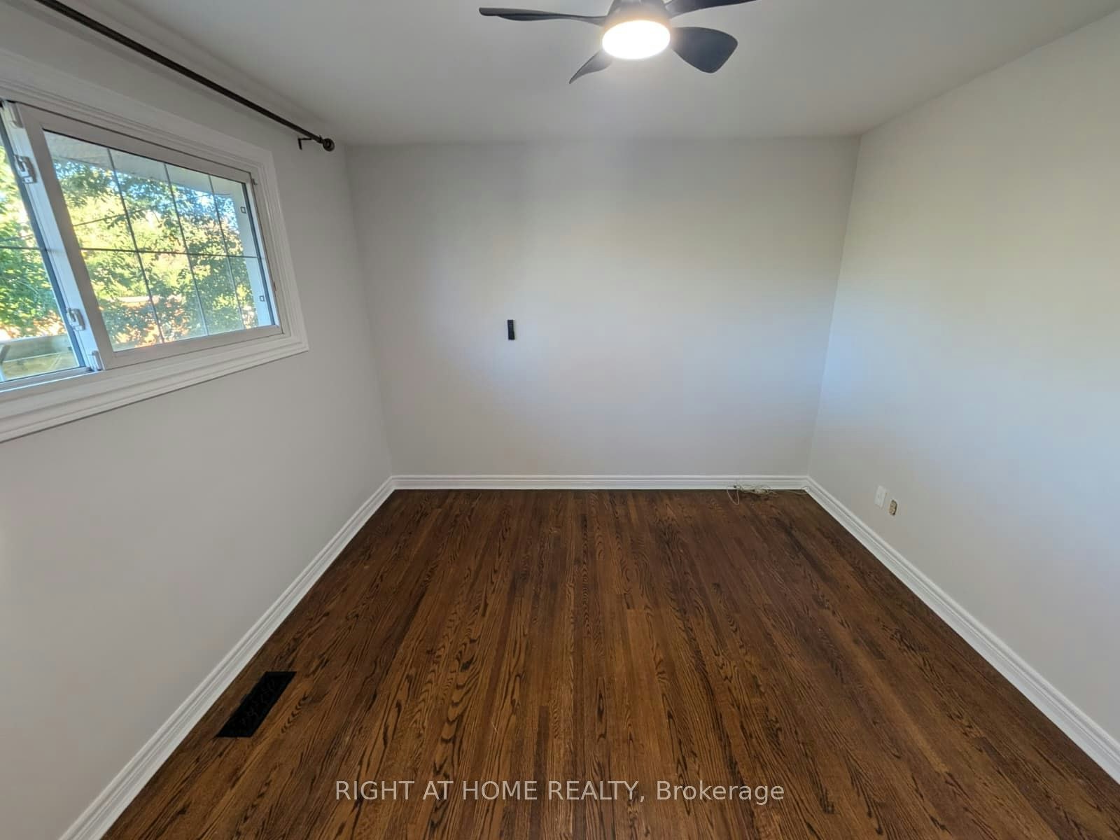 273 Kenwood Avenue, Burlington, ON, L7L 4L9 - 12