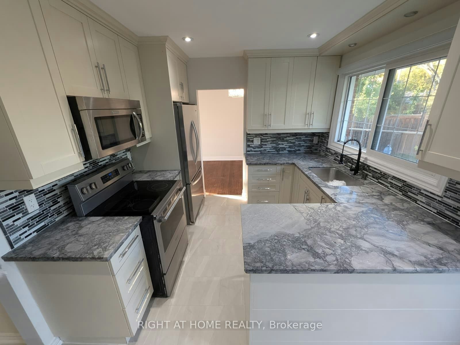 273 Kenwood Avenue, Burlington, ON, L7L 4L9 - 5
