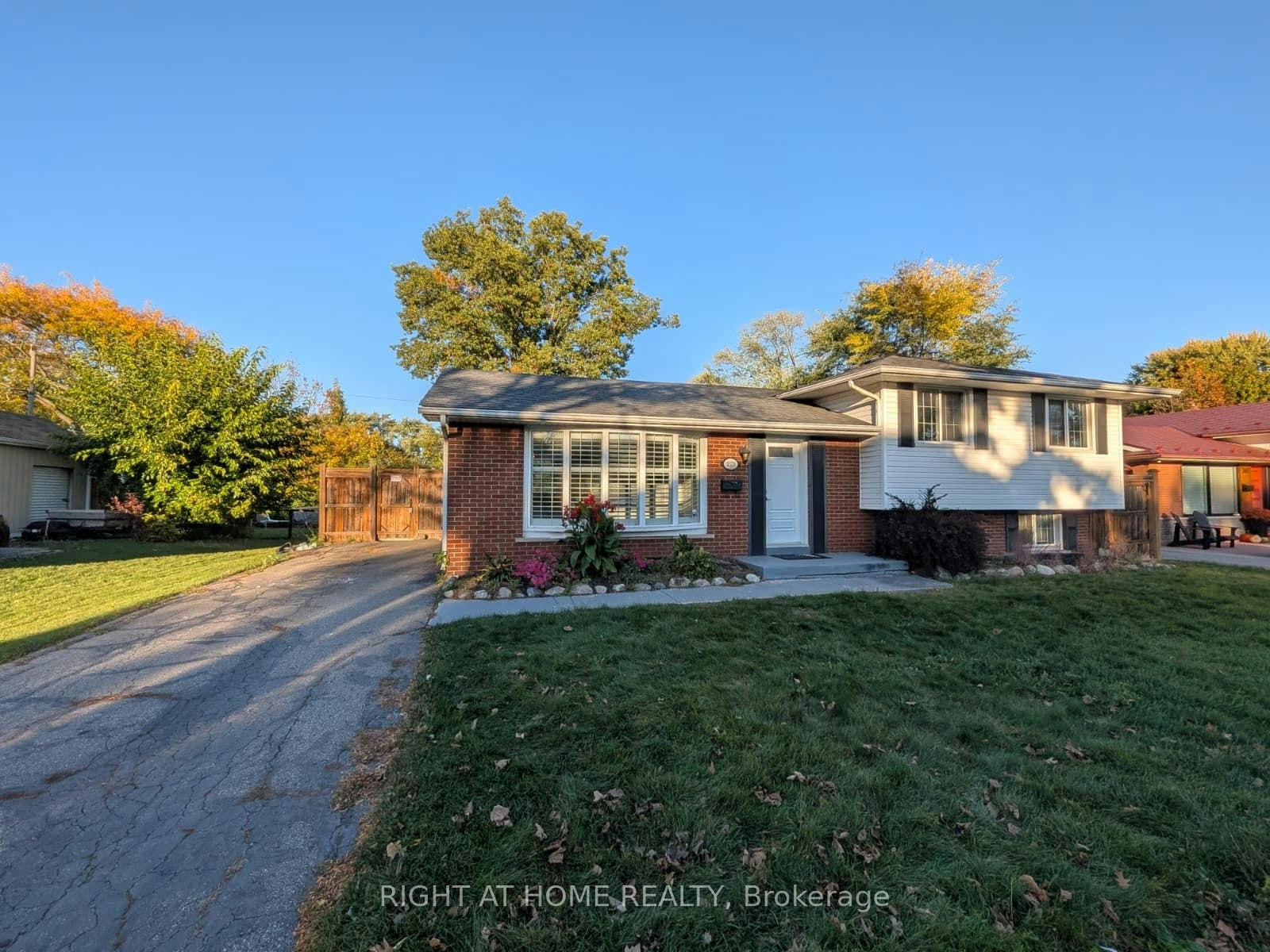 273 Kenwood Avenue, Burlington, ON, L7L 4L9 - 3