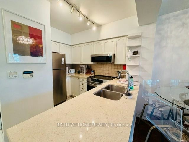 38 Fontenay Court, Toronto, ON, M9A 5H5 - 6