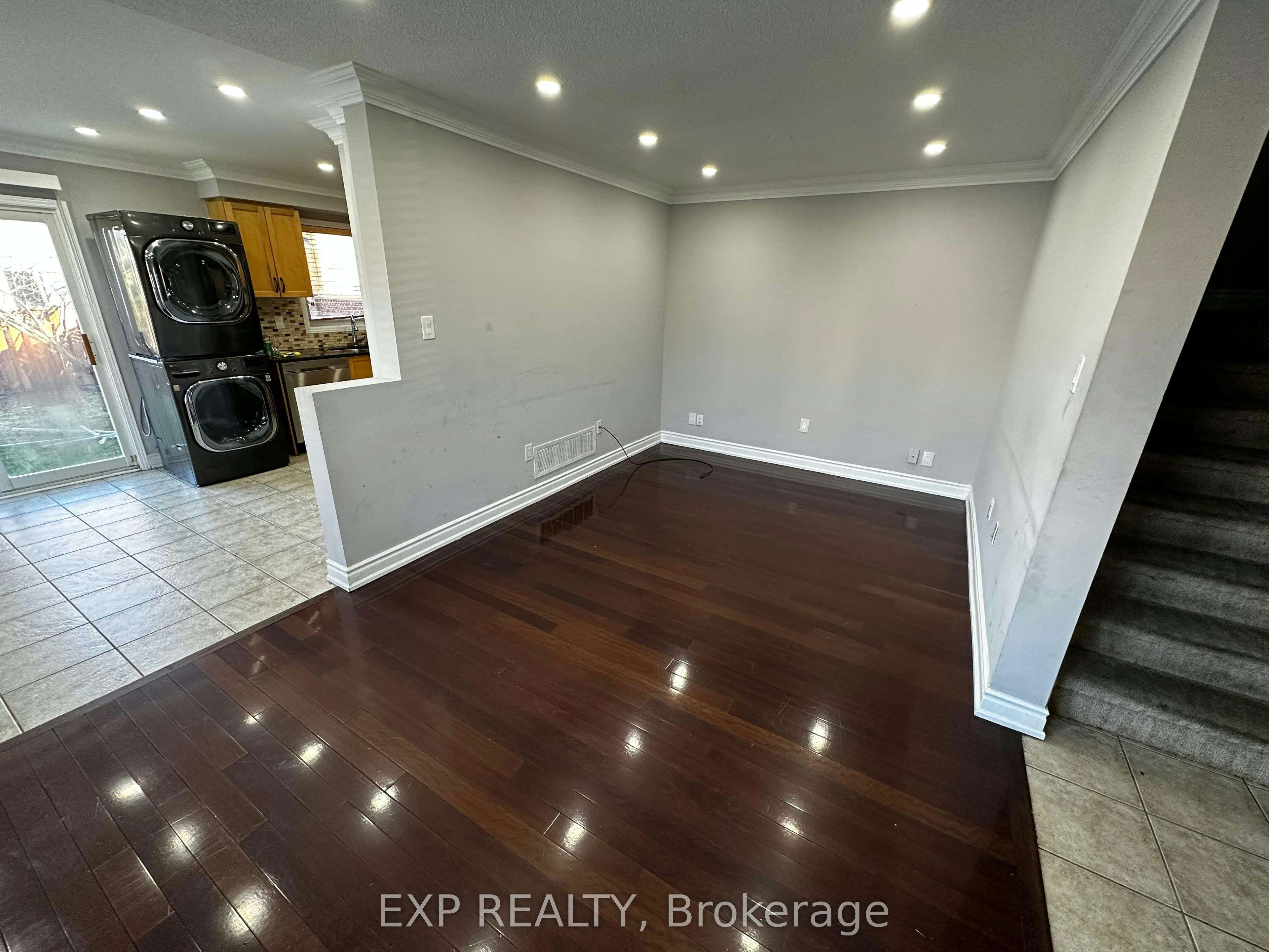 25 Prince Crescent, Brampton, ON, L7A 2C9 - 2