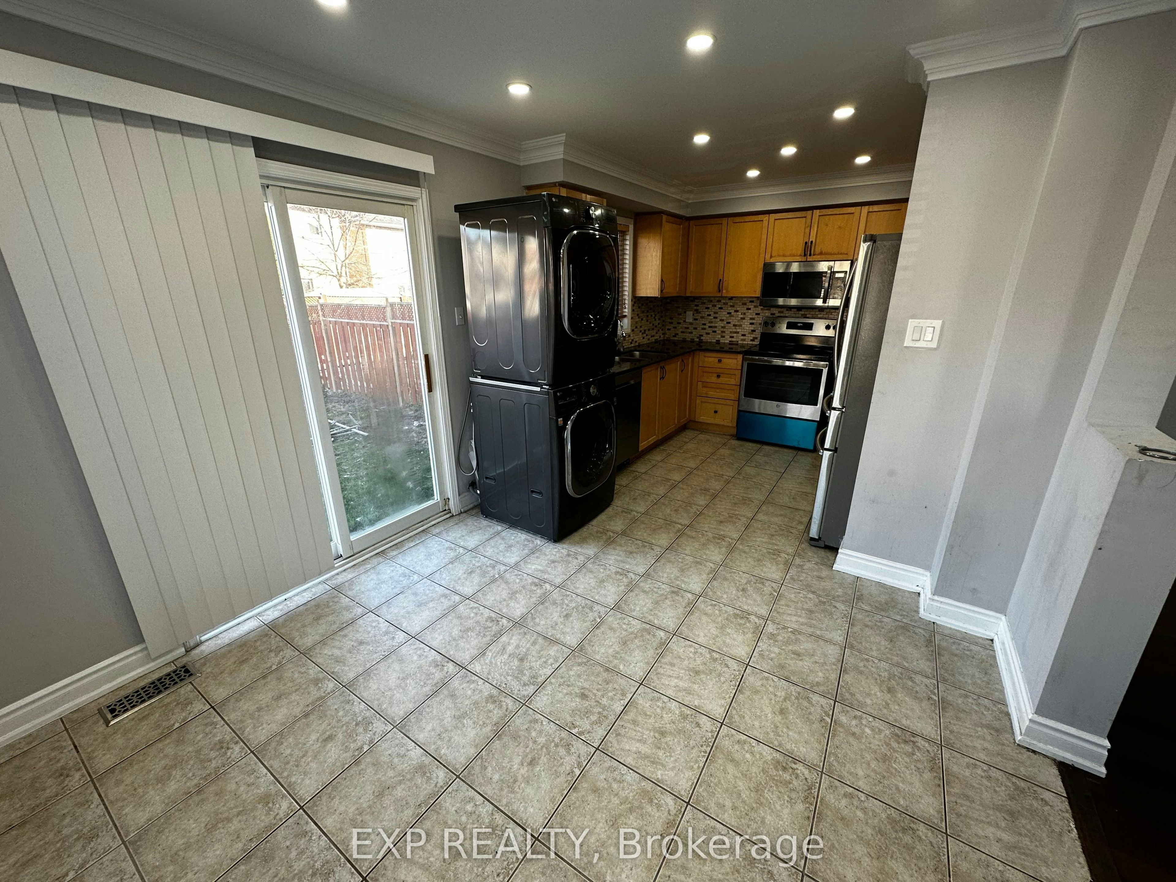 25 Prince Crescent, Brampton, ON, L7A 2C9