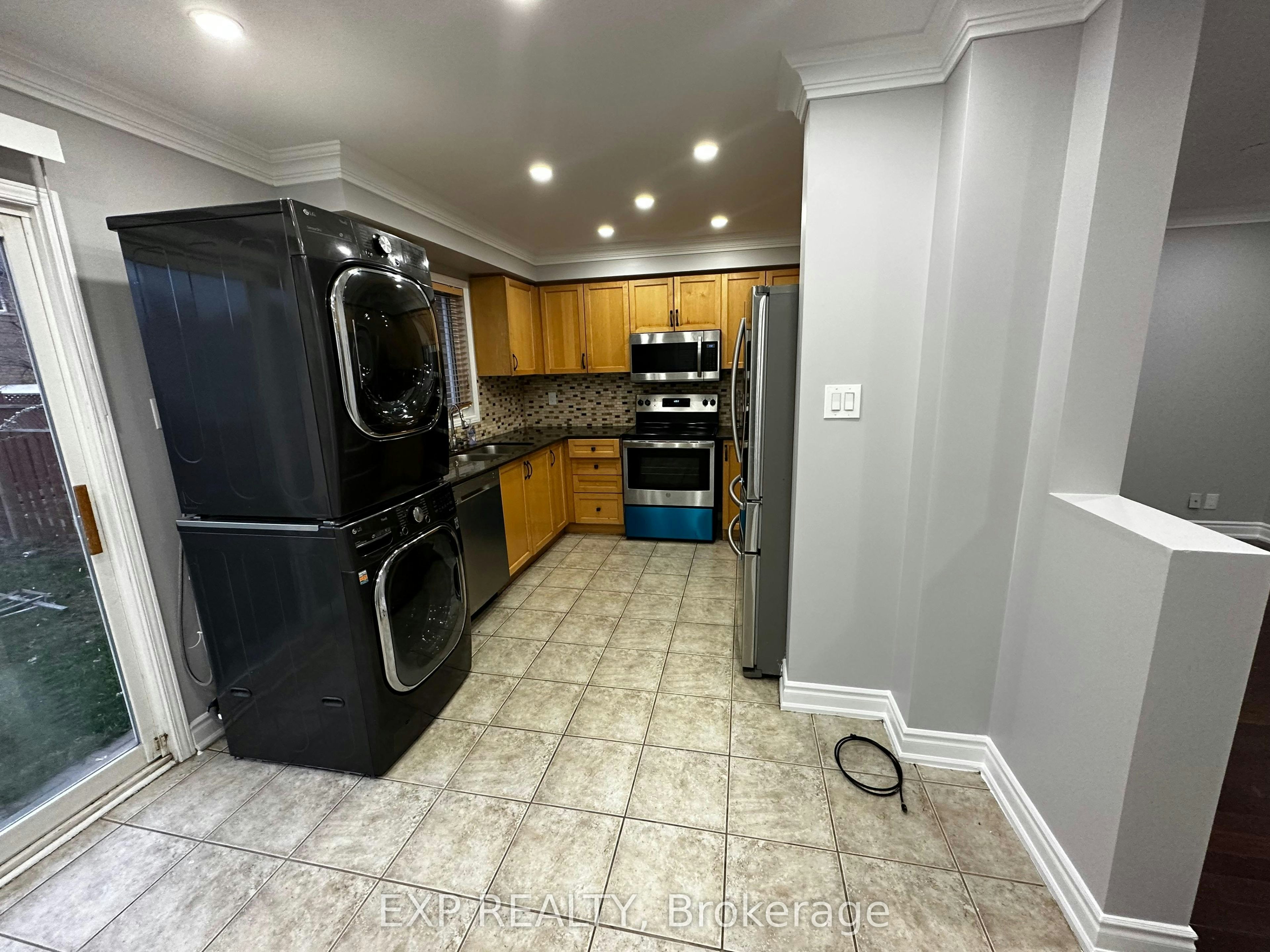 25 Prince Crescent, Brampton, ON, L7A 2C9 - 9