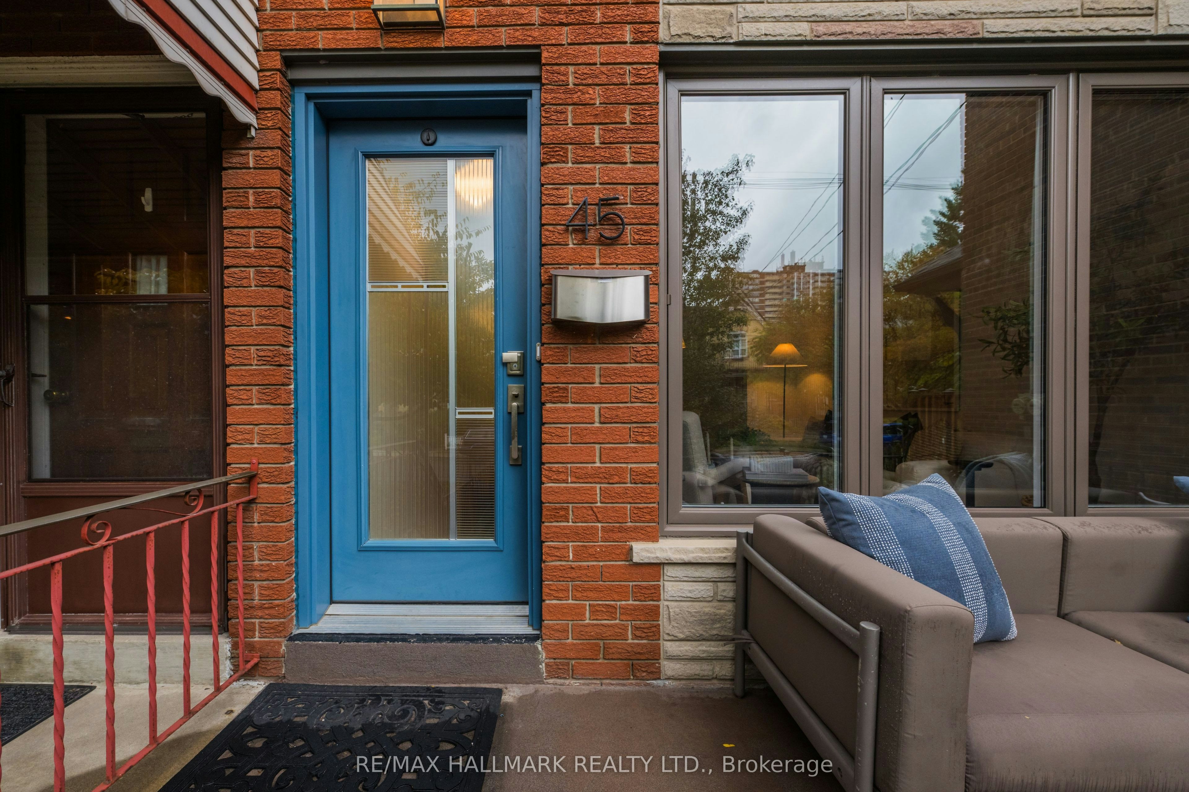 45 Sorauren Avenue, Toronto, ON, M6R 2C8