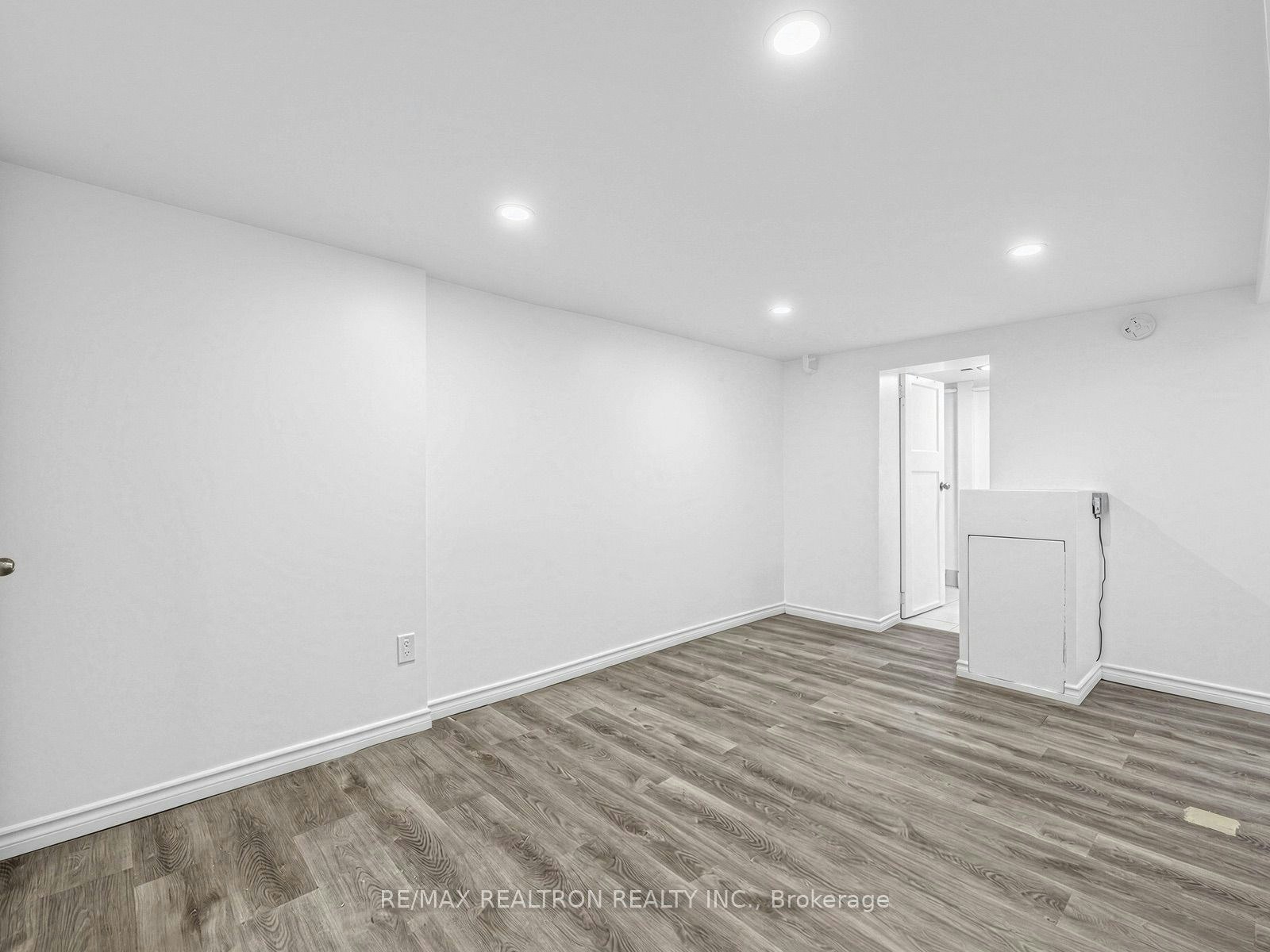 Bsmt-1939 Davenport Road, Toronto, ON, M6N 1C3 - 23