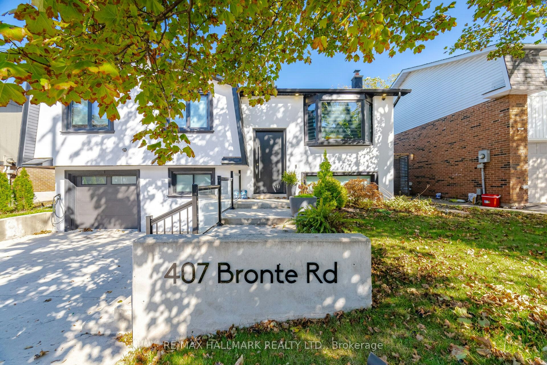 407 Bronte Road, Oakville, ON, L6L 5C3