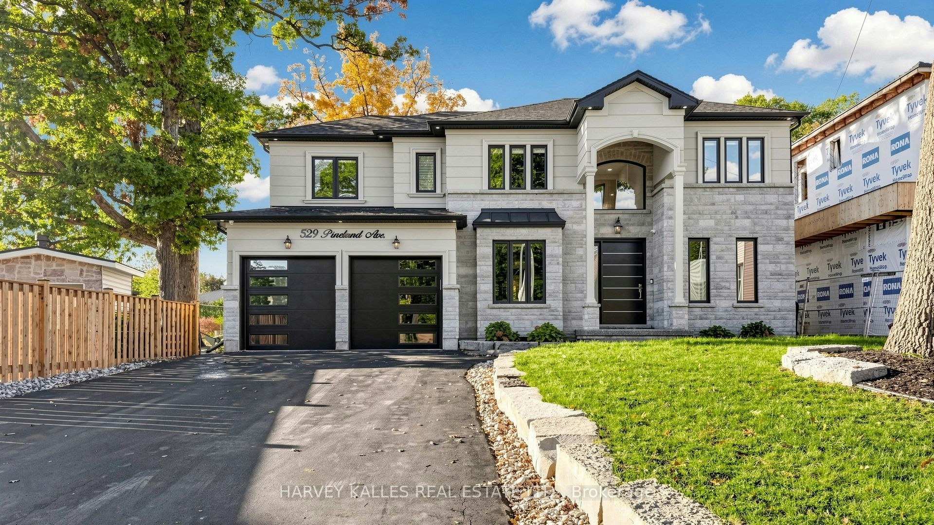 529 Pineland Avenue, Oakville, ON, L6K 1Z9