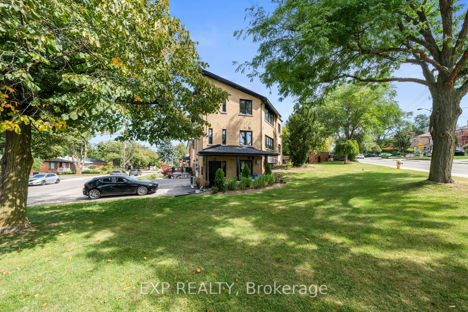 Lower-5 Brendwin Road, Toronto, ON, M6N 4V6