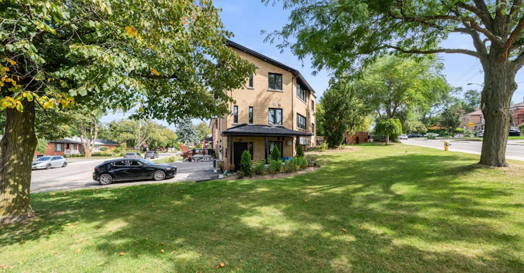 Lower-5 Brendwin Road, Toronto, ON, M6N 4V6