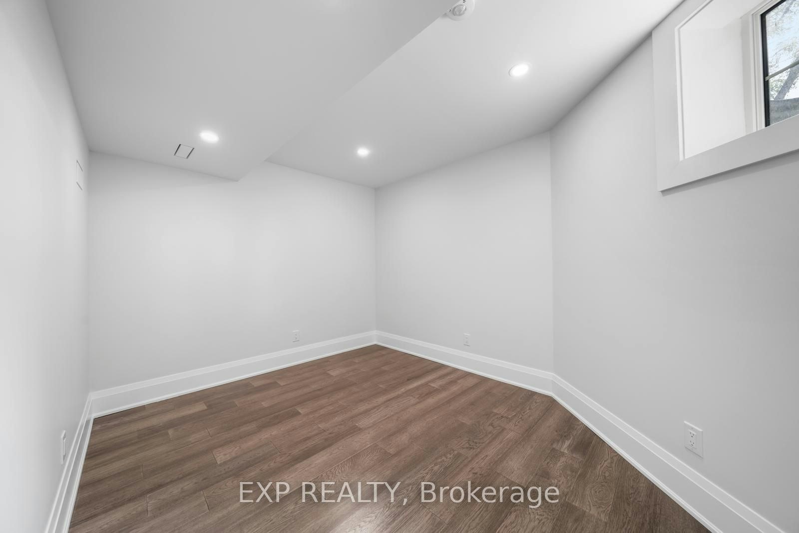 Lower-5 Brendwin Road, Toronto, ON, M6N 4V6 - 8