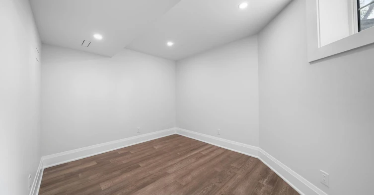 Lower-5 Brendwin Road, Toronto, ON, M6N 4V6 - 8