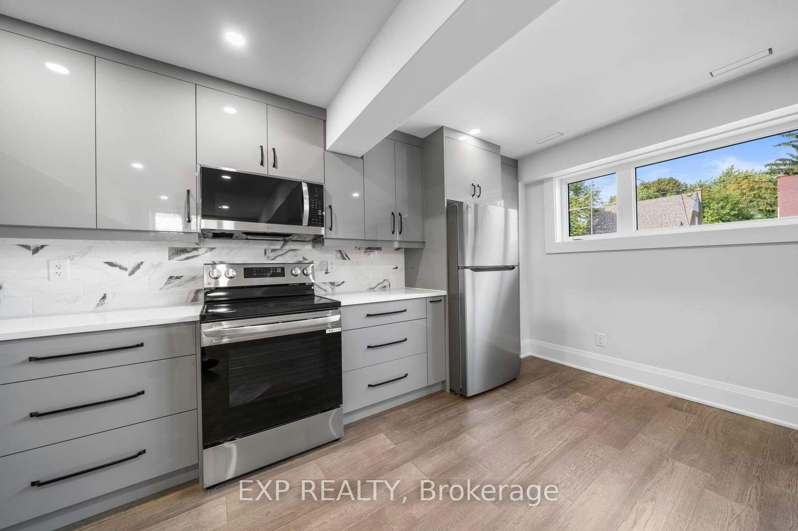 Lower-5 Brendwin Road, Toronto, ON, M6N 4V6 - 6
