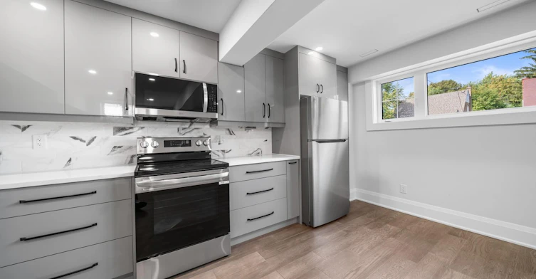 Lower-5 Brendwin Road, Toronto, ON, M6N 4V6 - 6