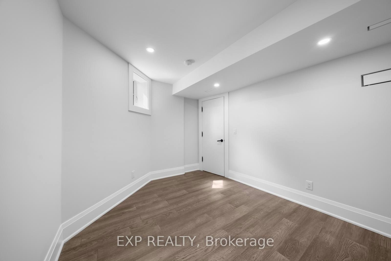 Lower-5 Brendwin Road, Toronto, ON, M6N 4V6 - 9