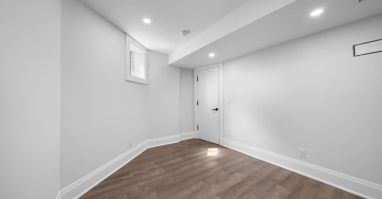 Lower-5 Brendwin Road, Toronto, ON, M6N 4V6 - 9