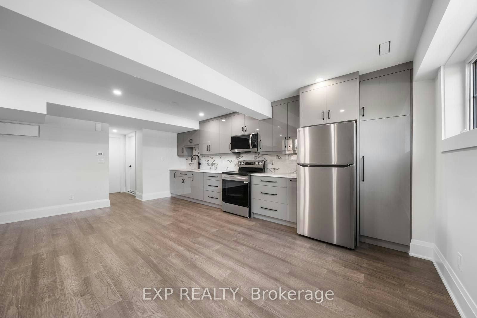 Lower-5 Brendwin Road, Toronto, ON, M6N 4V6 - 3
