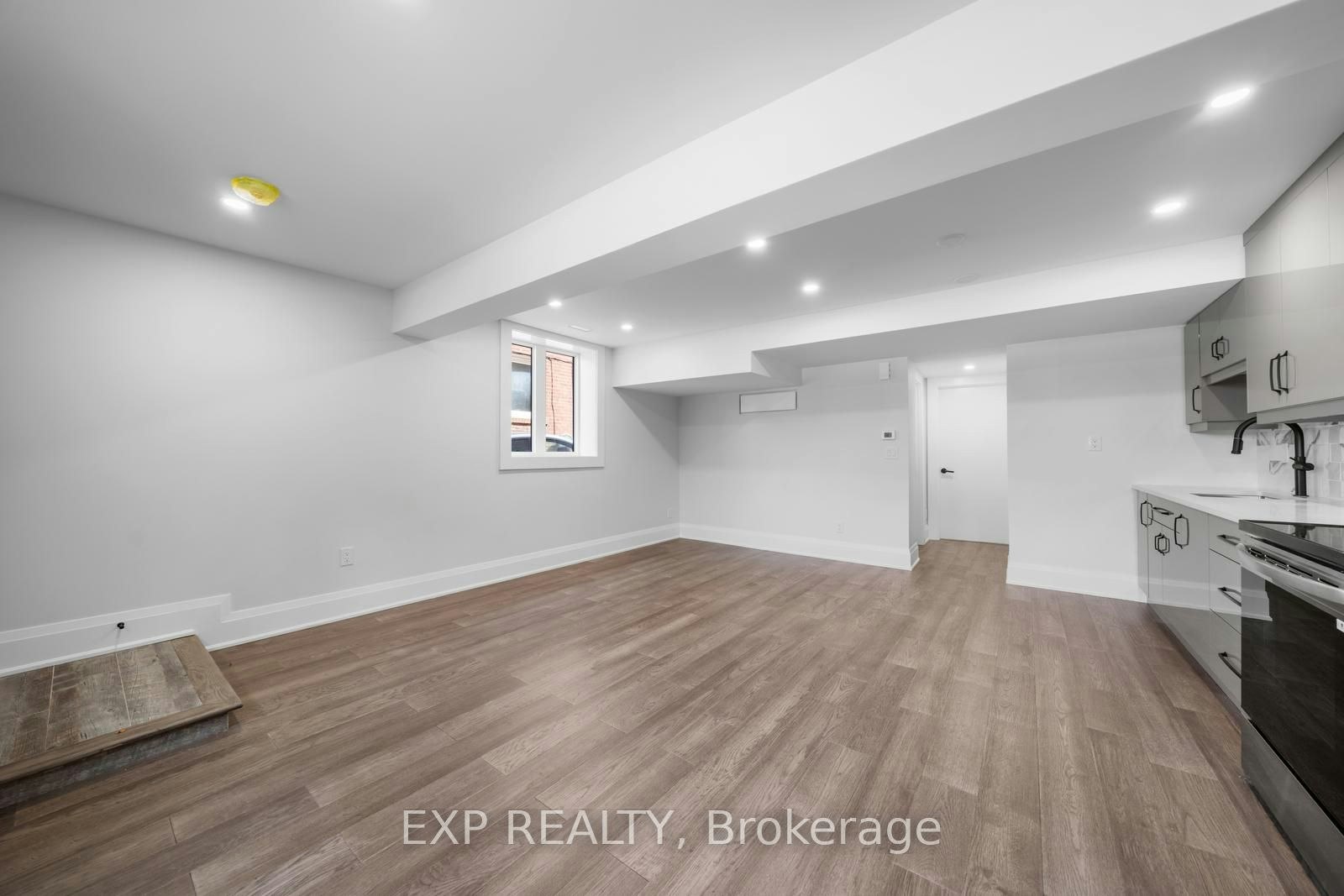Lower-5 Brendwin Road, Toronto, ON, M6N 4V6 - 7