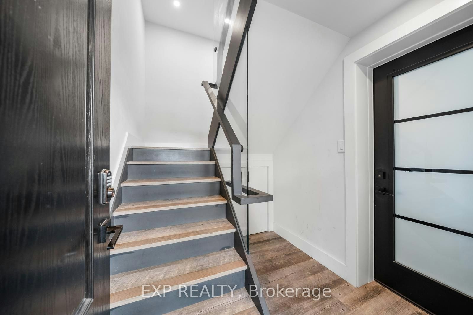 Lower-5 Brendwin Road, Toronto, ON, M6N 4V6 - 11