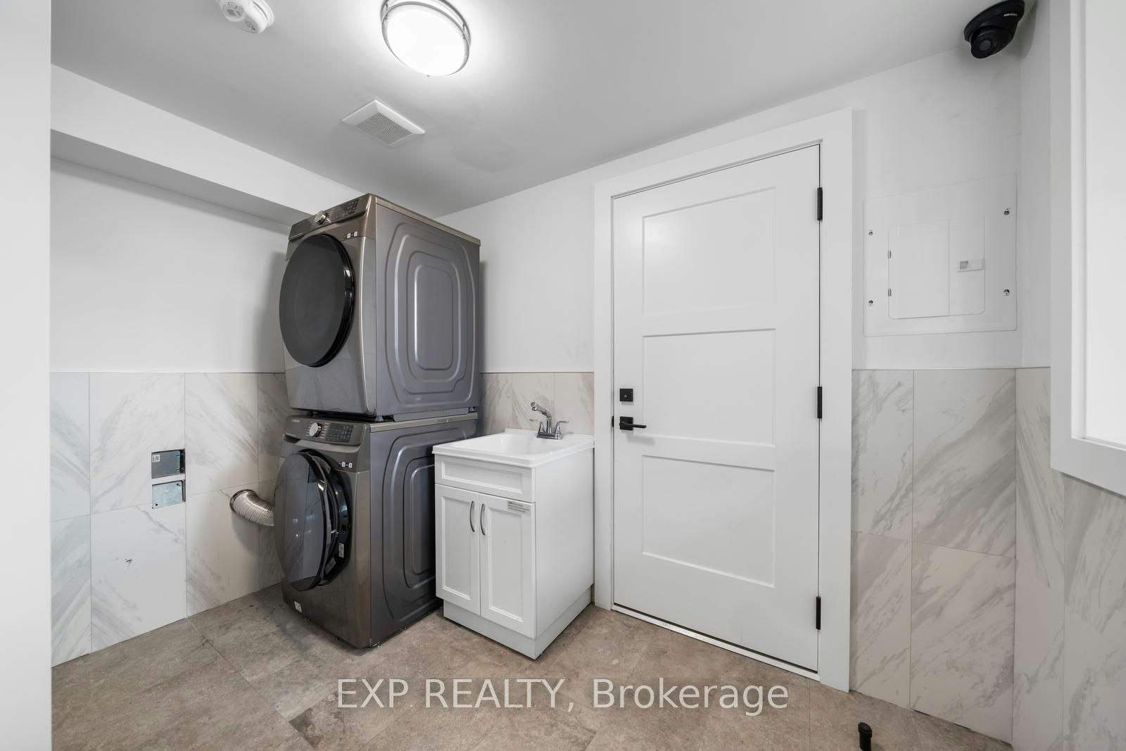 Lower-5 Brendwin Road, Toronto, ON, M6N 4V6 - 12